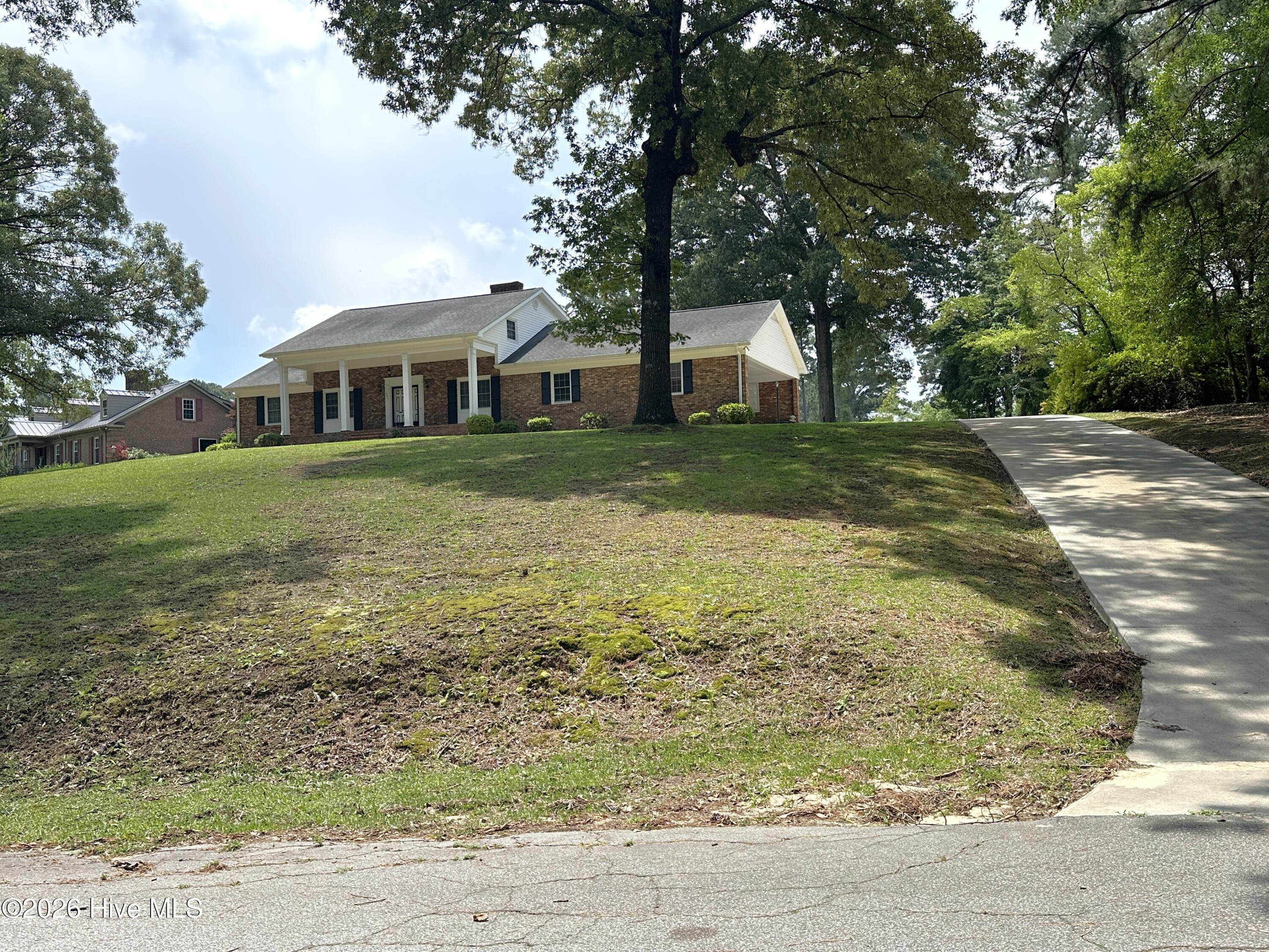 504 Pineview Road Clinton, NC 28328 - Photo 1 of 30 Front view from Pineview Dr.