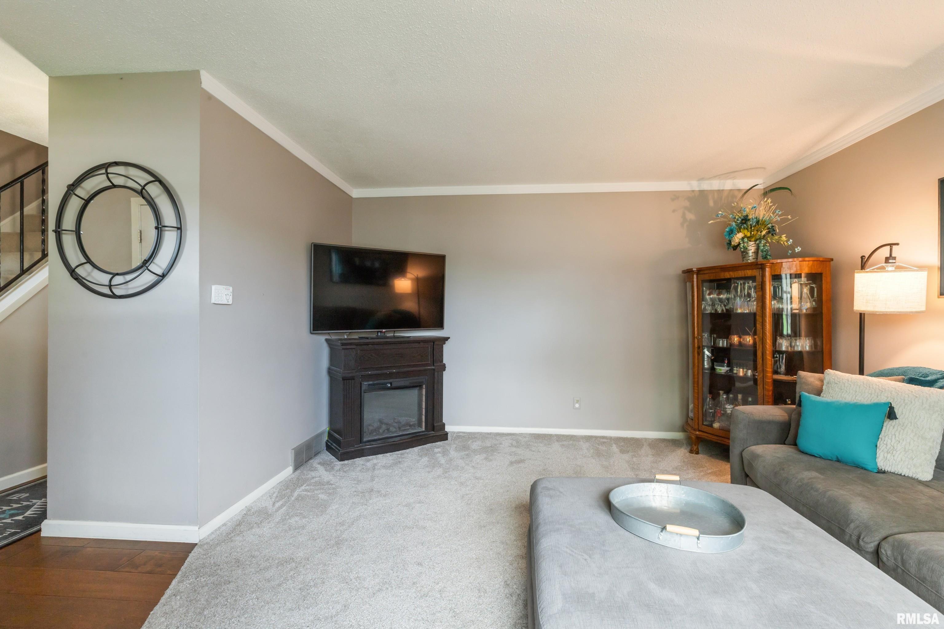 1220 Pinehill Road Bettendorf, IA 52722 - Photo 15 of 46