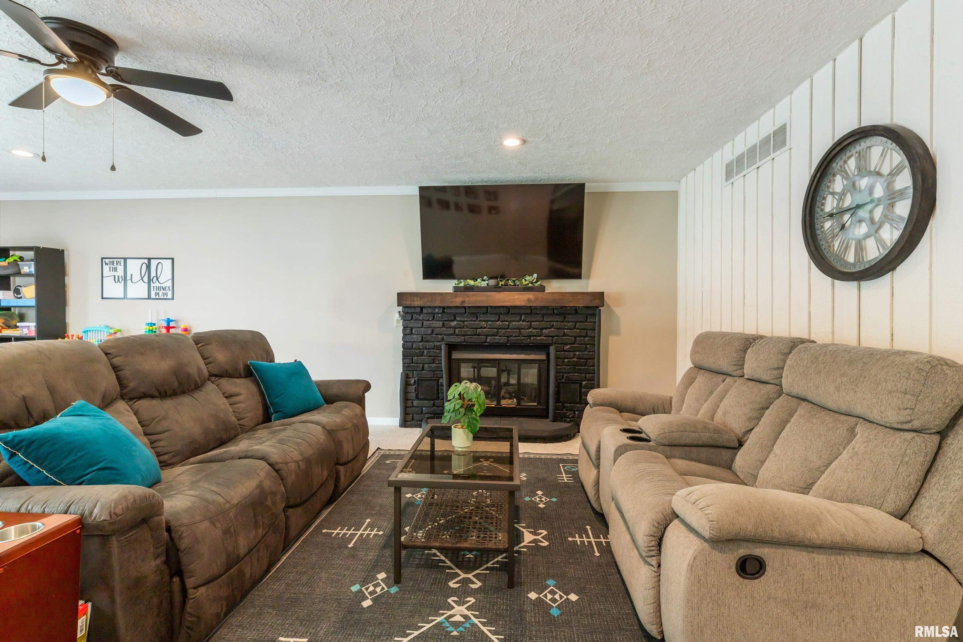 1220 Pinehill Road Bettendorf, IA 52722 - Photo 17 of 46