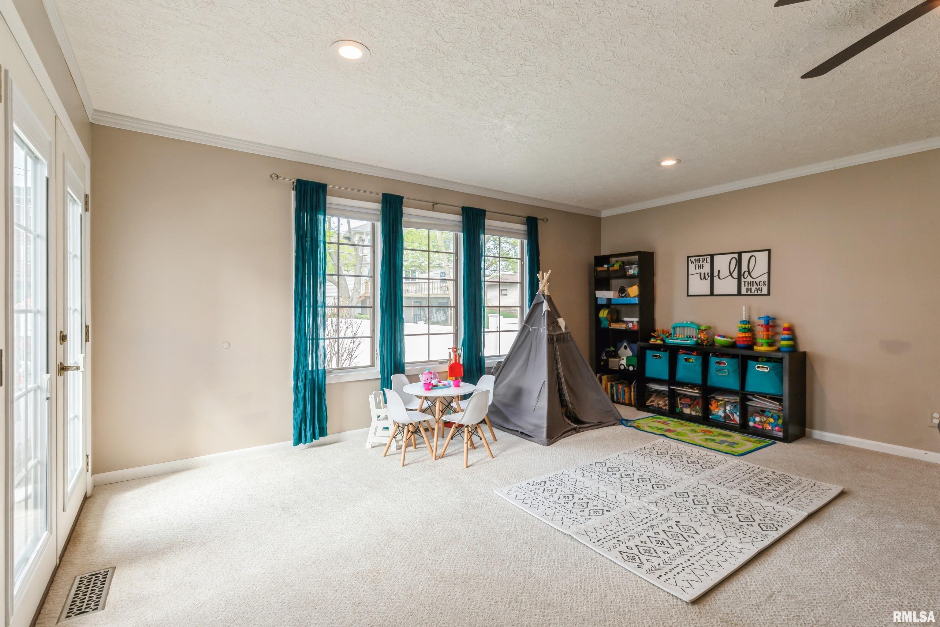 1220 Pinehill Road Bettendorf, IA 52722 - Photo 19 of 46