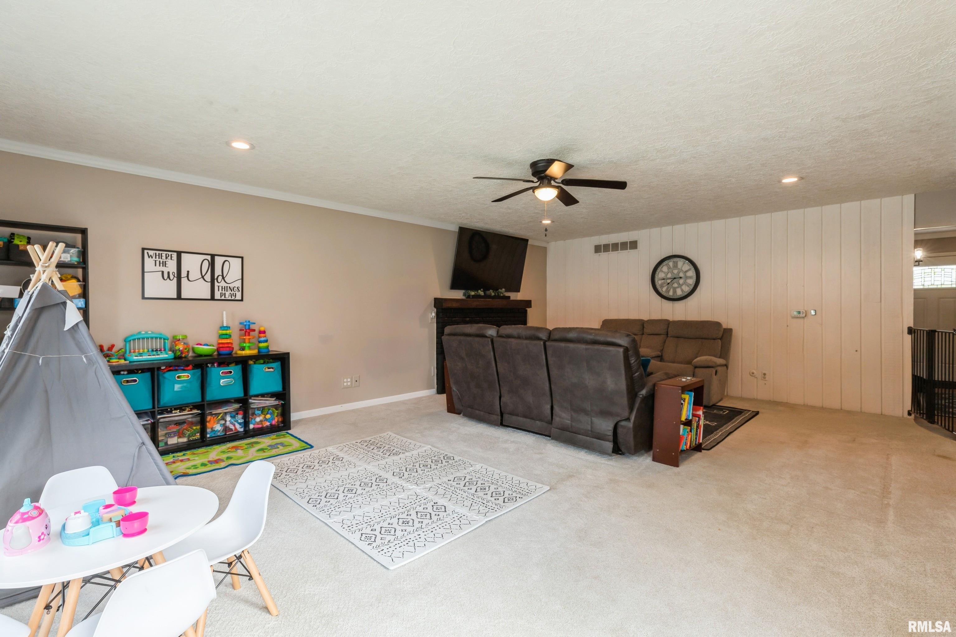 1220 Pinehill Road Bettendorf, IA 52722 - Photo 20 of 46