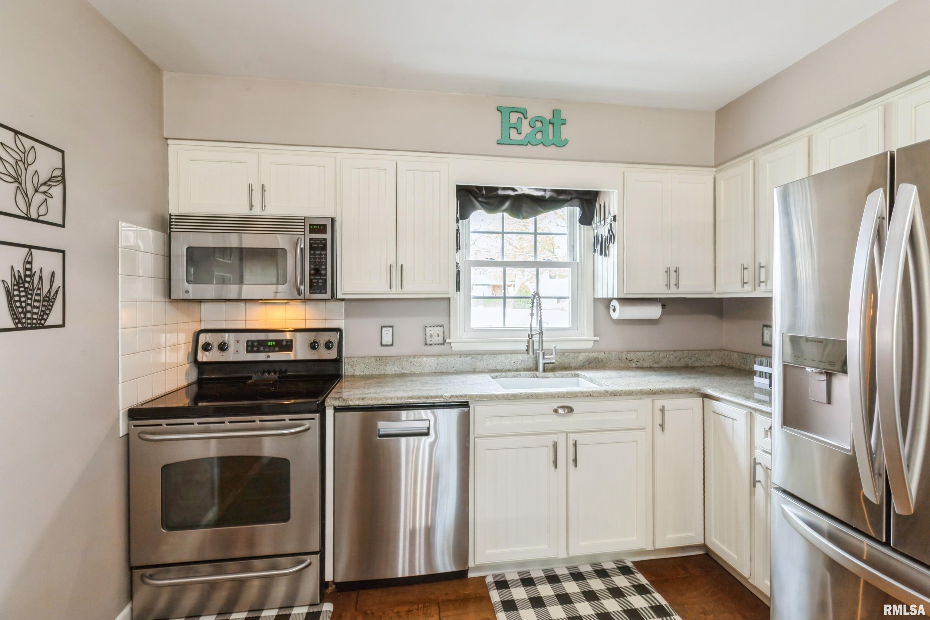 1220 Pinehill Road Bettendorf, IA 52722 - Photo 25 of 46