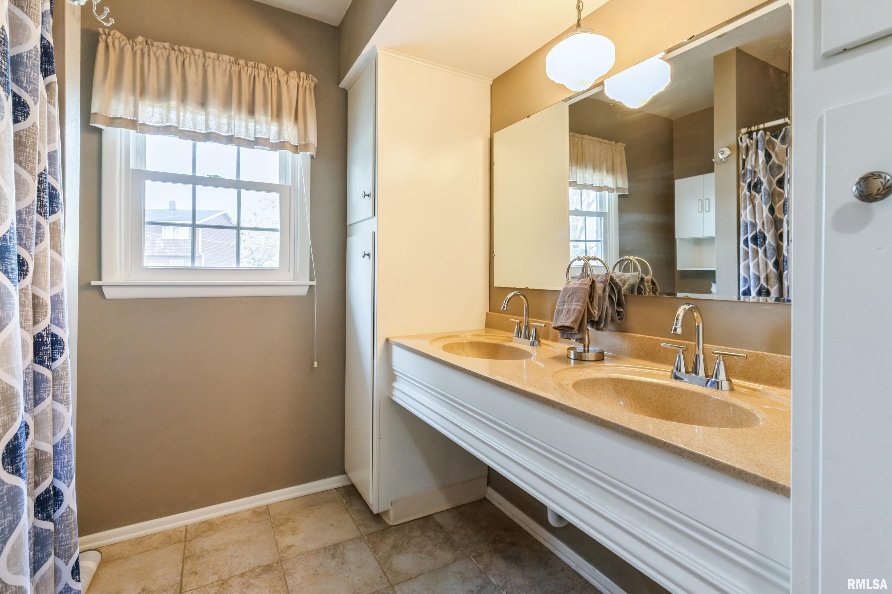 1220 Pinehill Road Bettendorf, IA 52722 - Photo 35 of 46