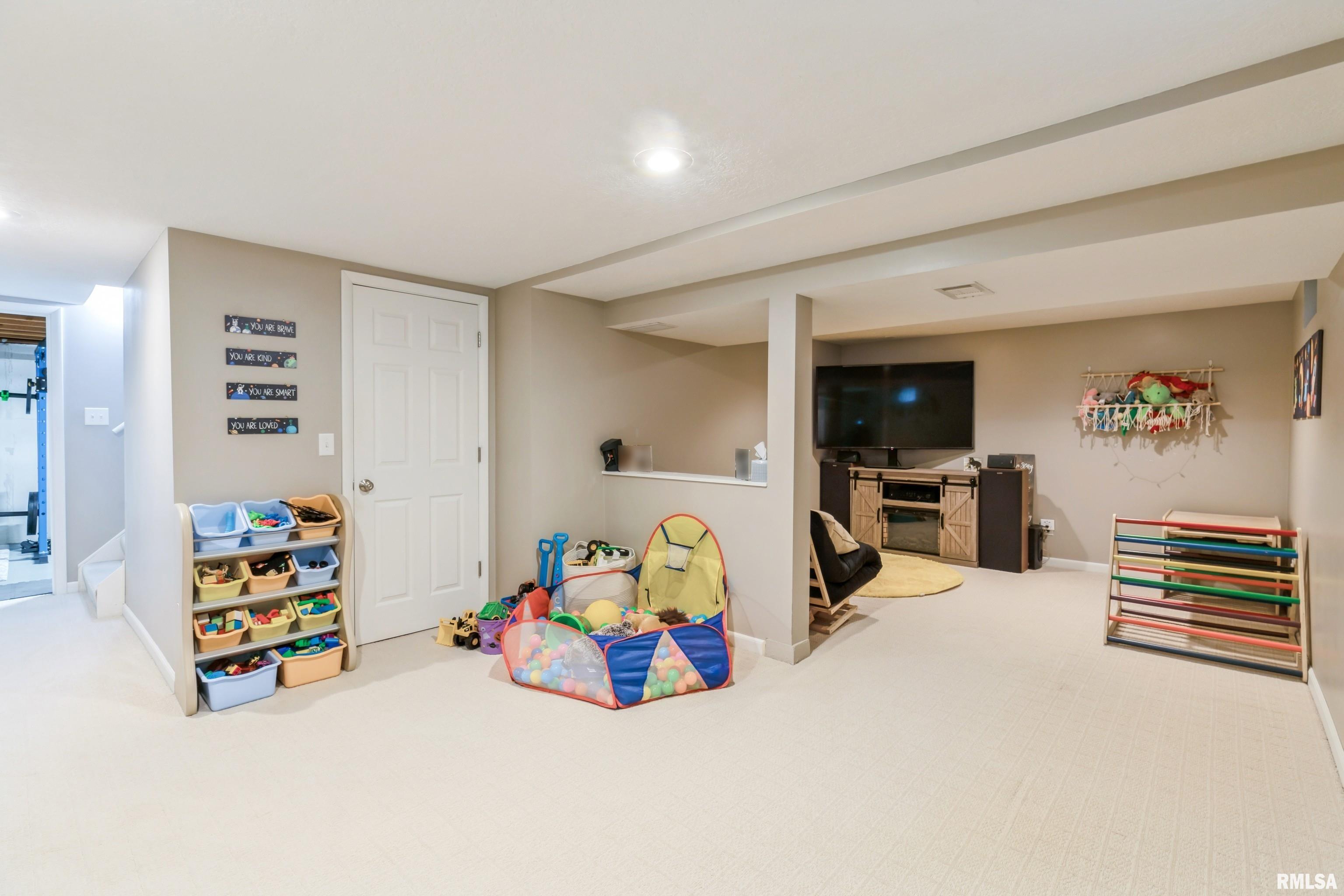 1220 Pinehill Road Bettendorf, IA 52722 - Photo 38 of 46