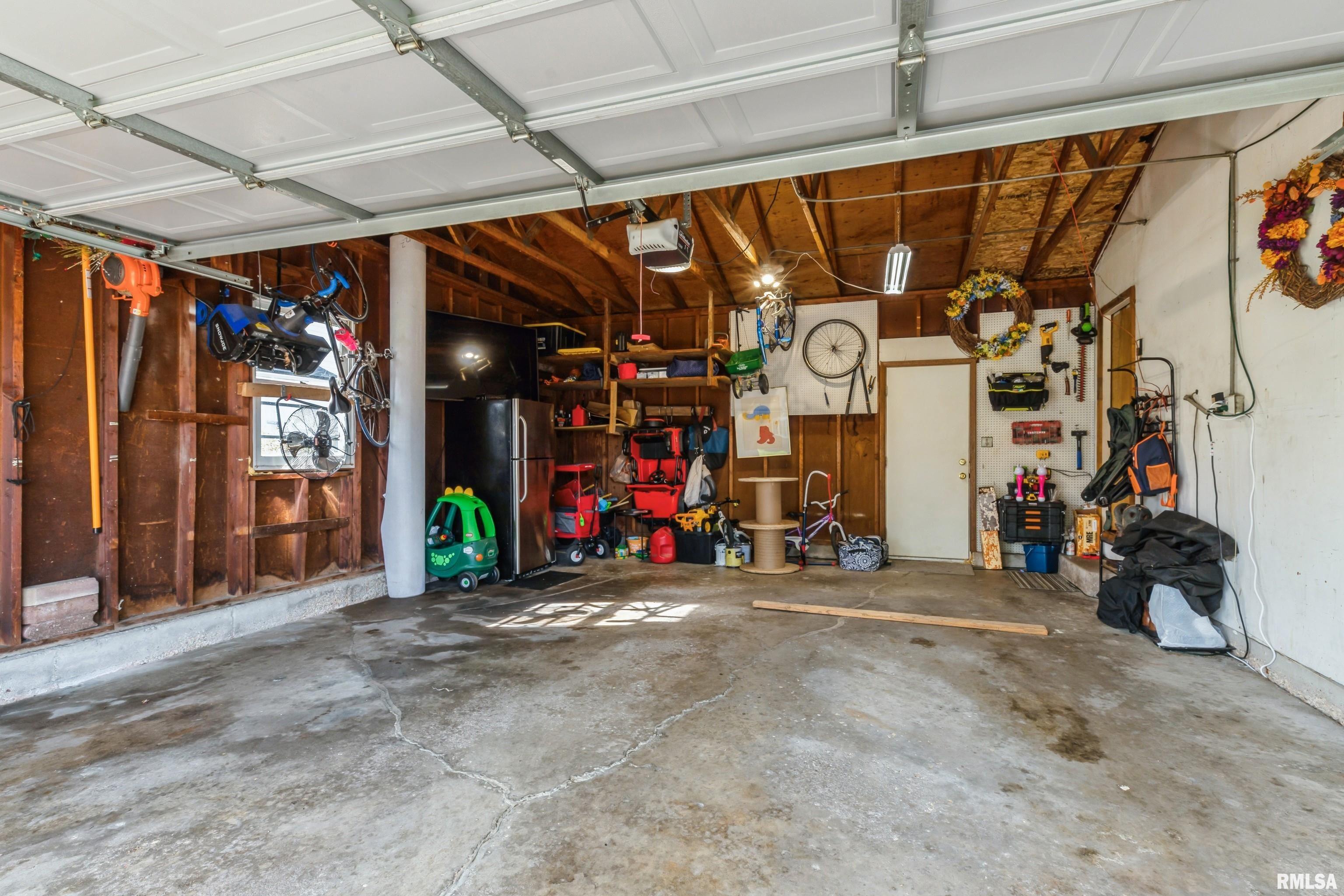 1220 Pinehill Road Bettendorf, IA 52722 - Photo 42 of 46