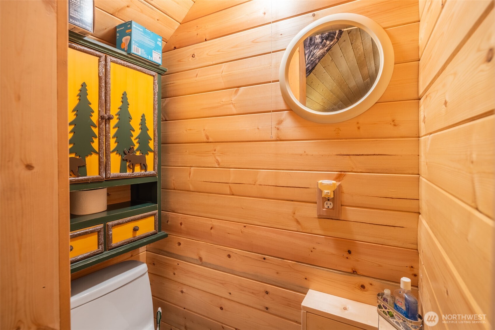 1850 Timber Mountain Loop Cle Elum, WA 98922 - Photo 11 of 32 a bathroom with a sink and a washing machine