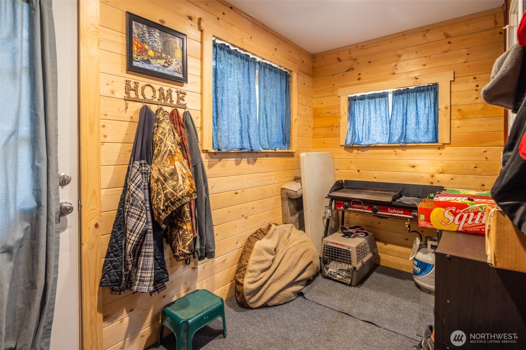 1850 Timber Mountain Loop Cle Elum, WA 98922 - Photo 12 of 32 a utility room with blue painted walls