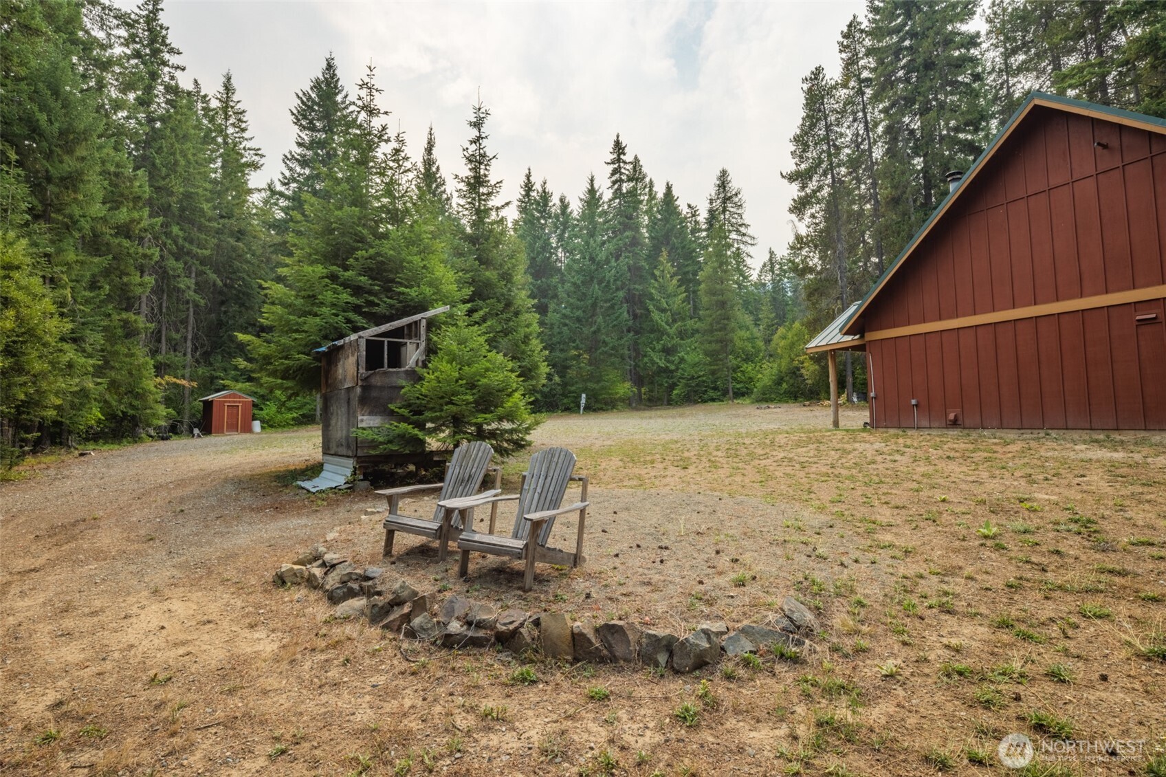 1850 Timber Mountain Loop Cle Elum, WA 98922 - Photo 18 of 32 a view of a chair and table in the backyard