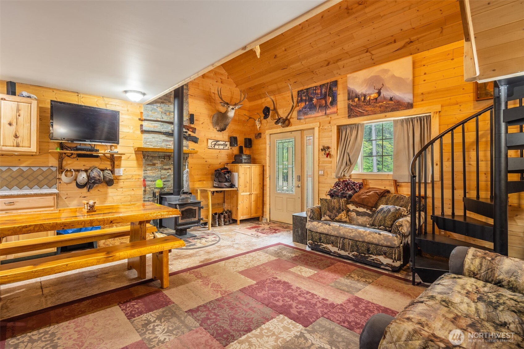 1850 Timber Mountain Loop Cle Elum, WA 98922 - Photo 6 of 32 a living room with furniture fireplace and a flat screen tv