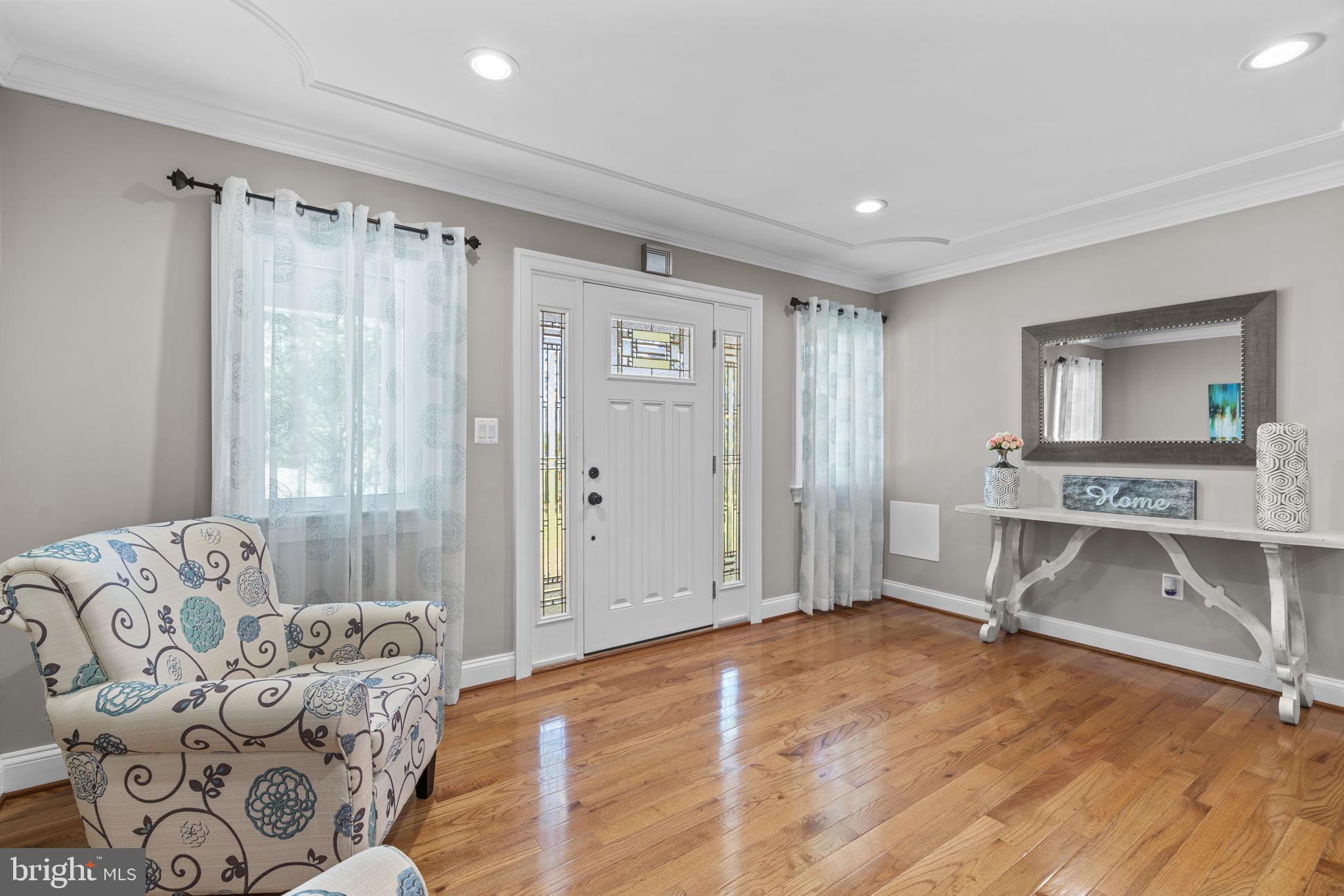 18611 Brooke Road Sandy Spring, MD 20860 - Photo 4 of 62 Foyer