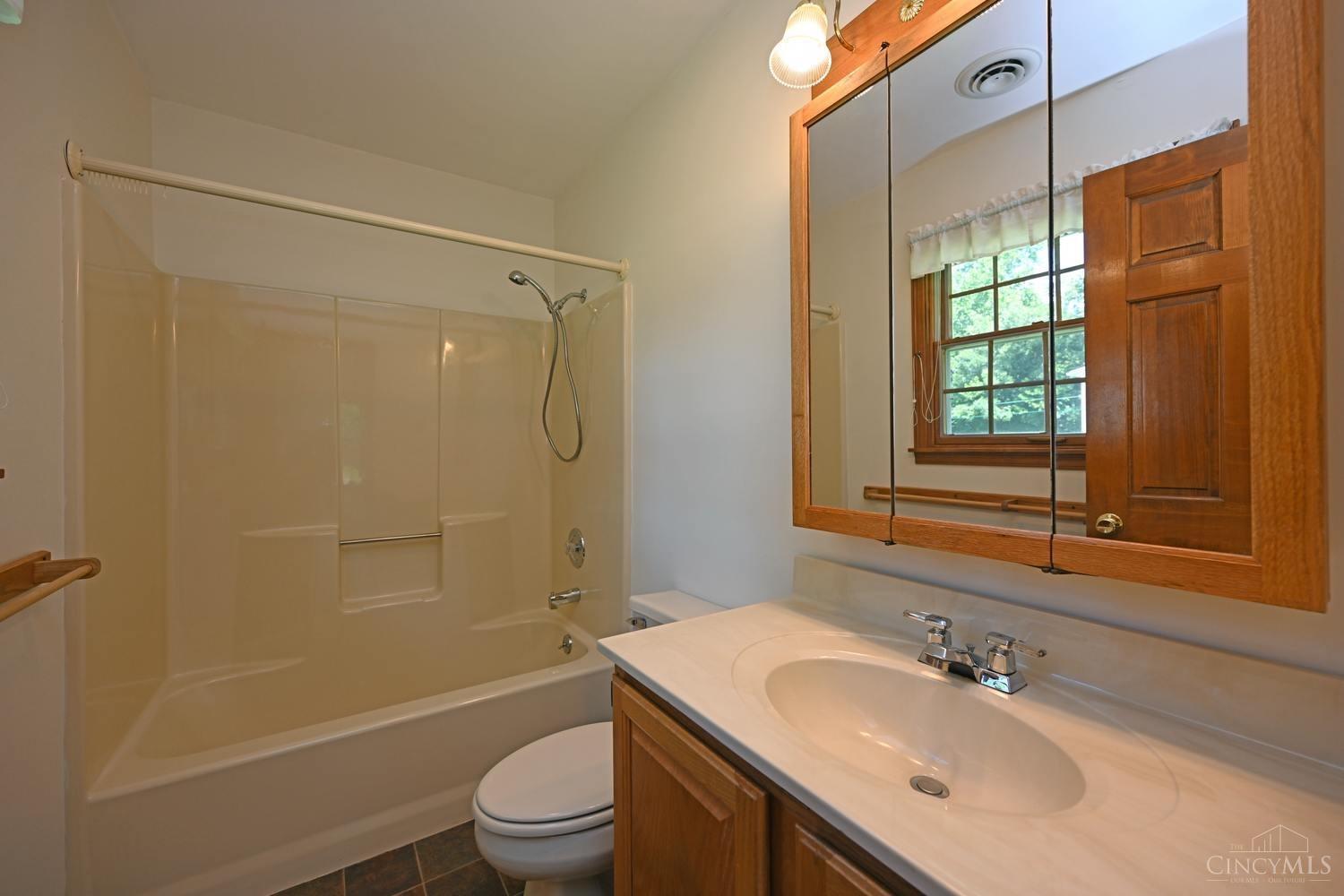 5731 Greenlawn Road Hamilton, OH 45011 - Photo 17 of 35 Gallery Image 17