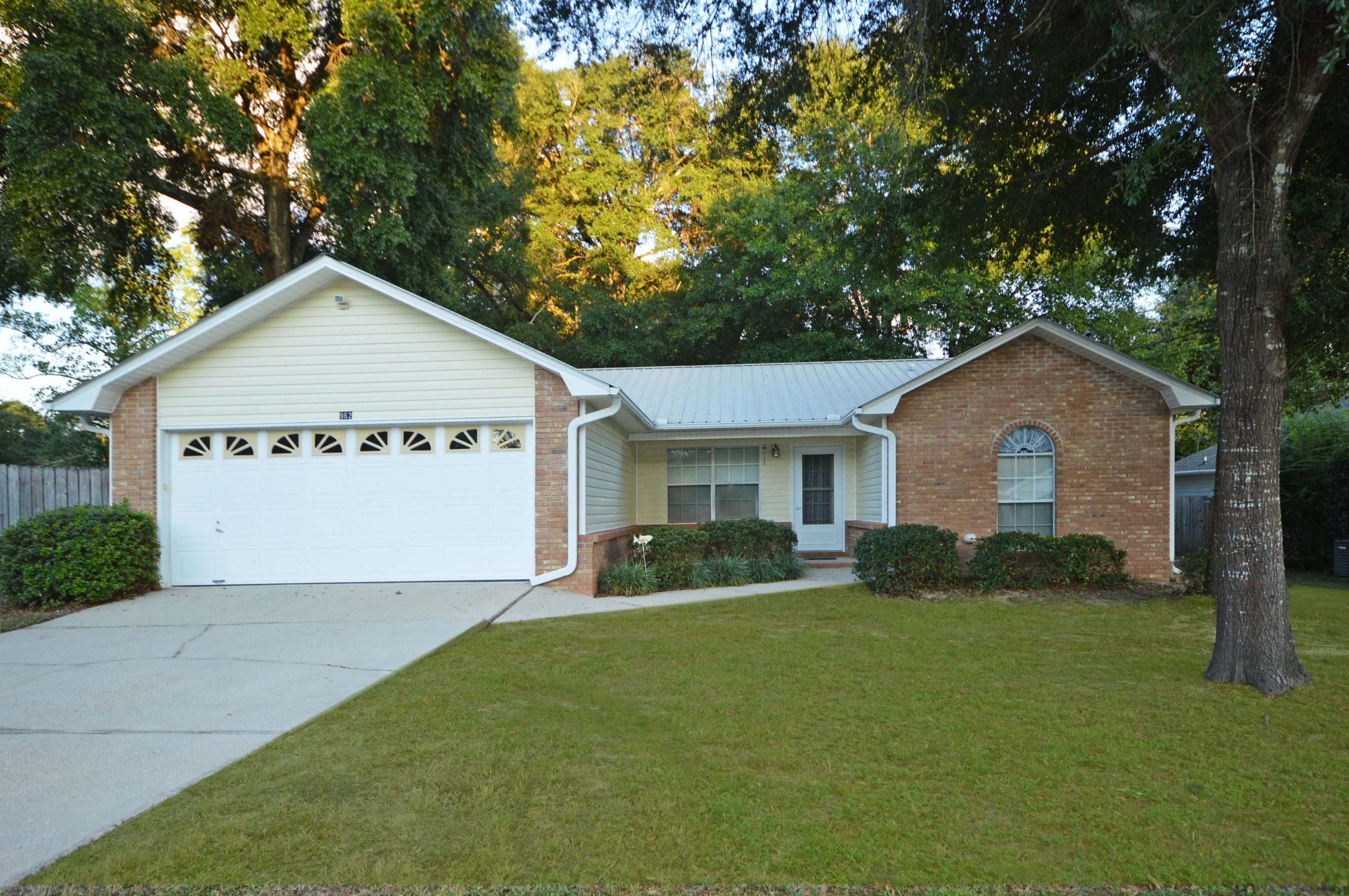 962 Valley Road Crestview, FL 32539 - Photo 2 of 30