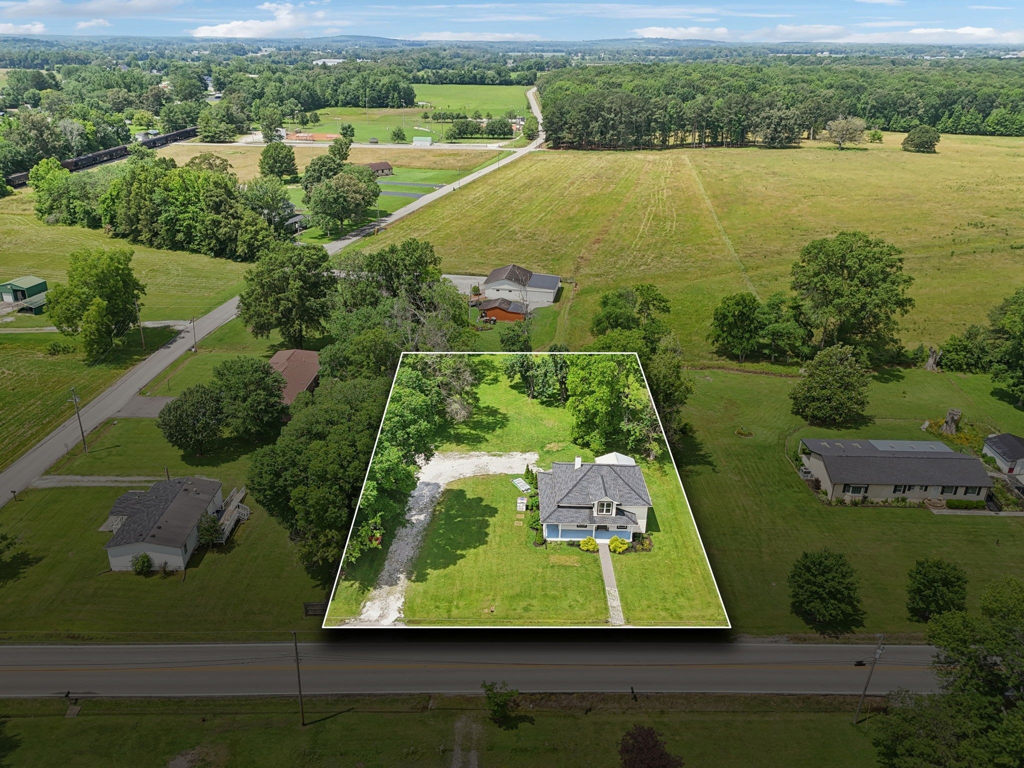 511 North Main Street Morrison, TN 37357 - Photo 2 of 38 an aerial view of a football ground