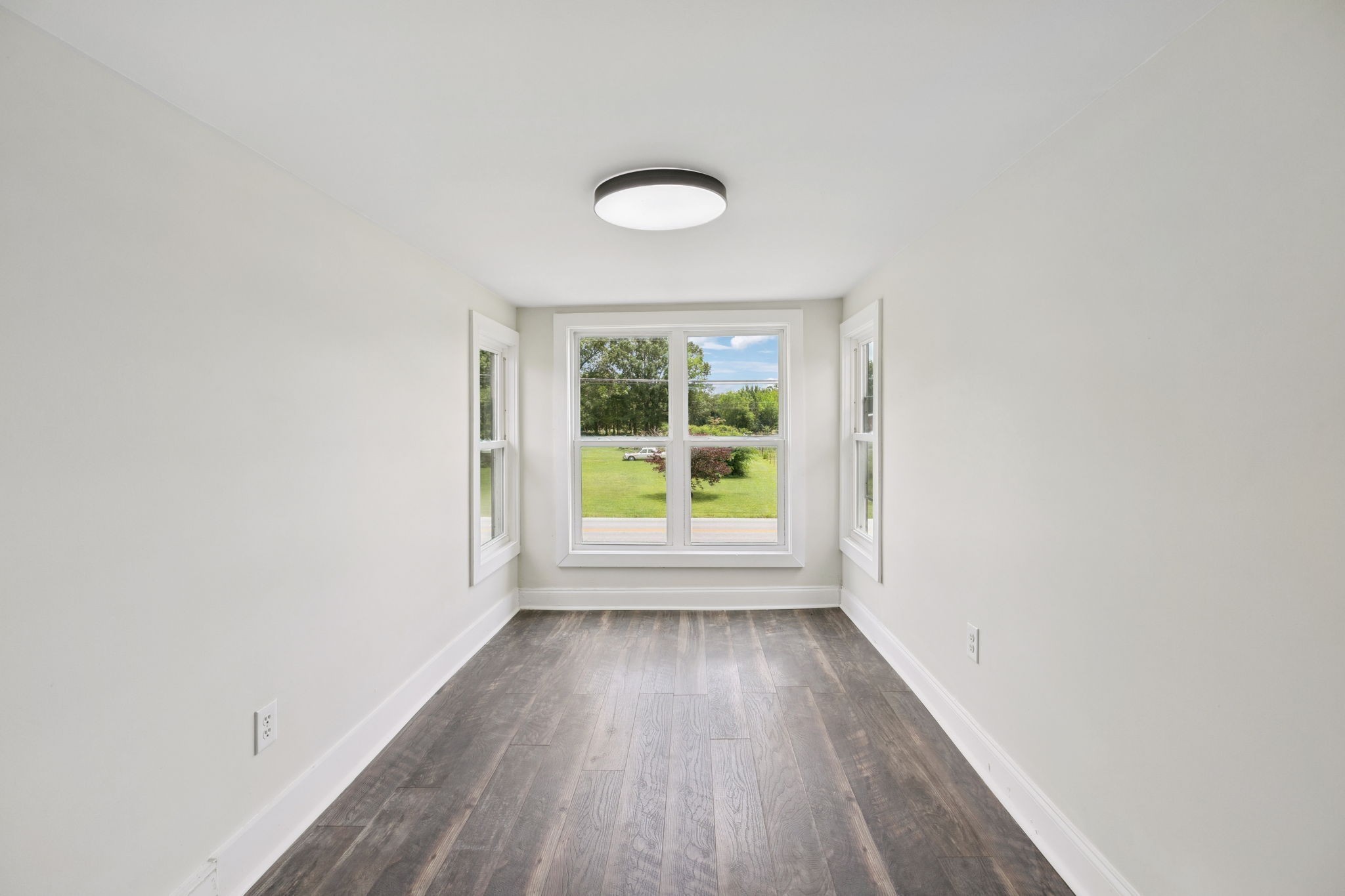 511 North Main Street Morrison, TN 37357 - Photo 32 of 41 an empty room with wooden floor and windows
