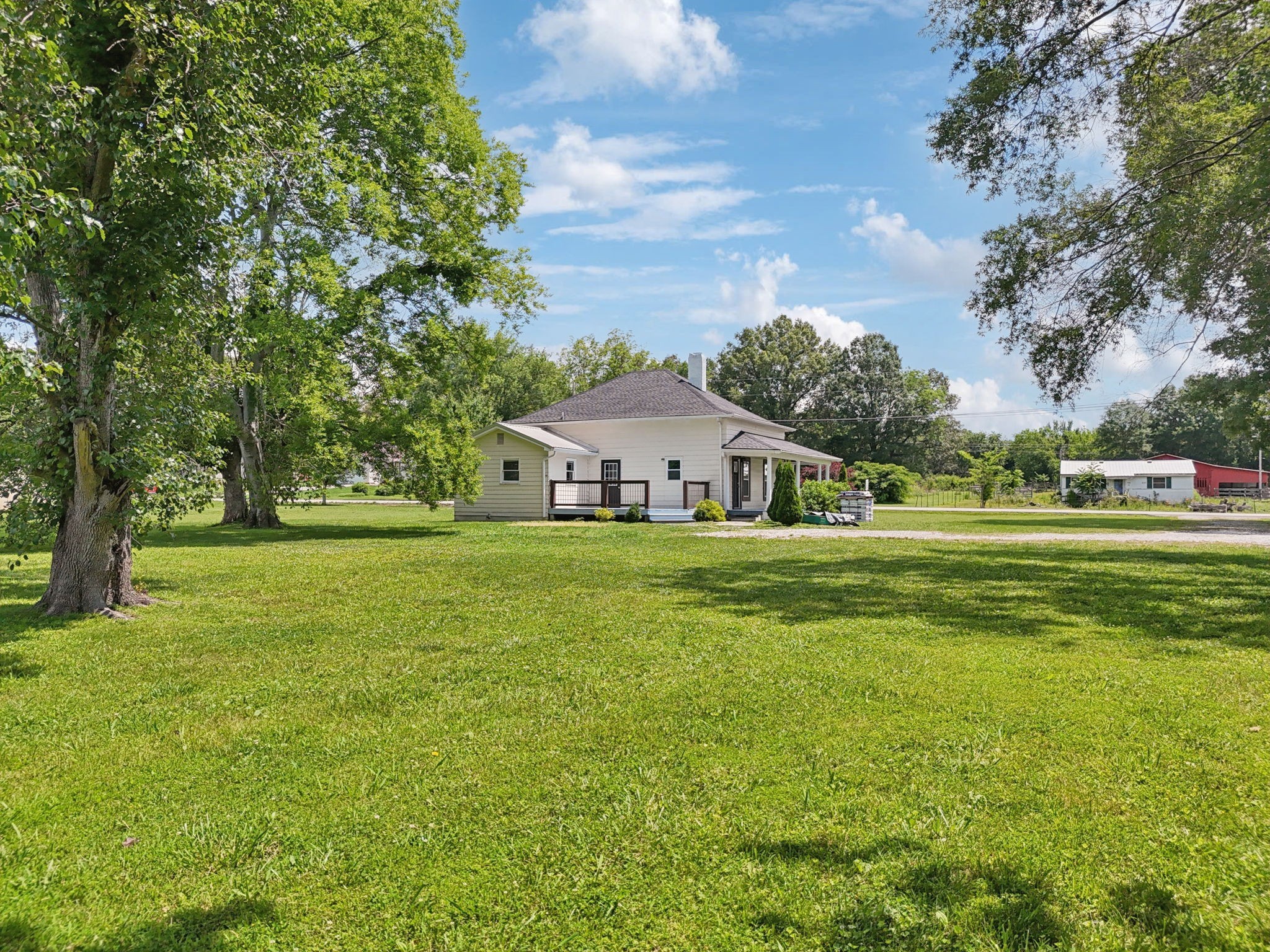 511 North Main Street Morrison, TN 37357 - Photo 37 of 38 a front view of house with yard and green space