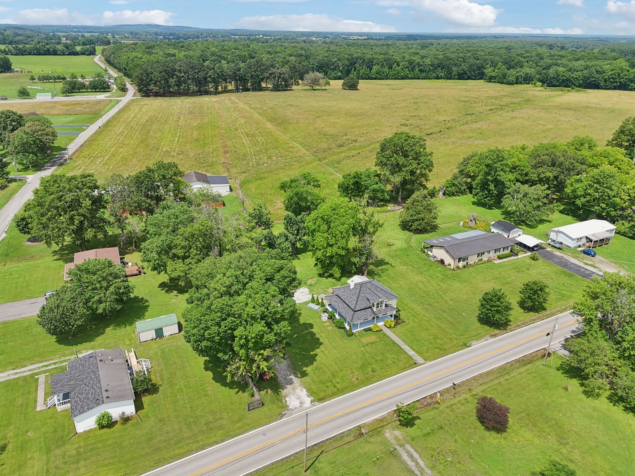511 North Main Street Morrison, TN 37357 - Photo 38 of 38 an aerial view of a residential houses with outdoor space and river