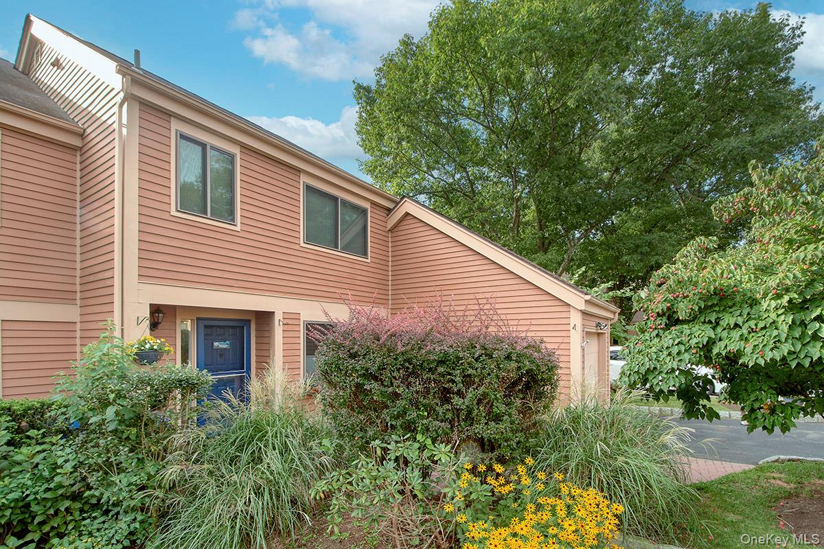 246 Tree Top Crescent Rye Brook, NY 10573 - Photo 2 of 24 Gallery Image 2