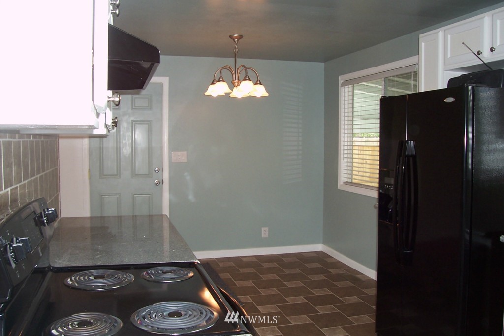 3718 Northeast 9th Street Renton, WA 98056 - Photo 3 of 14