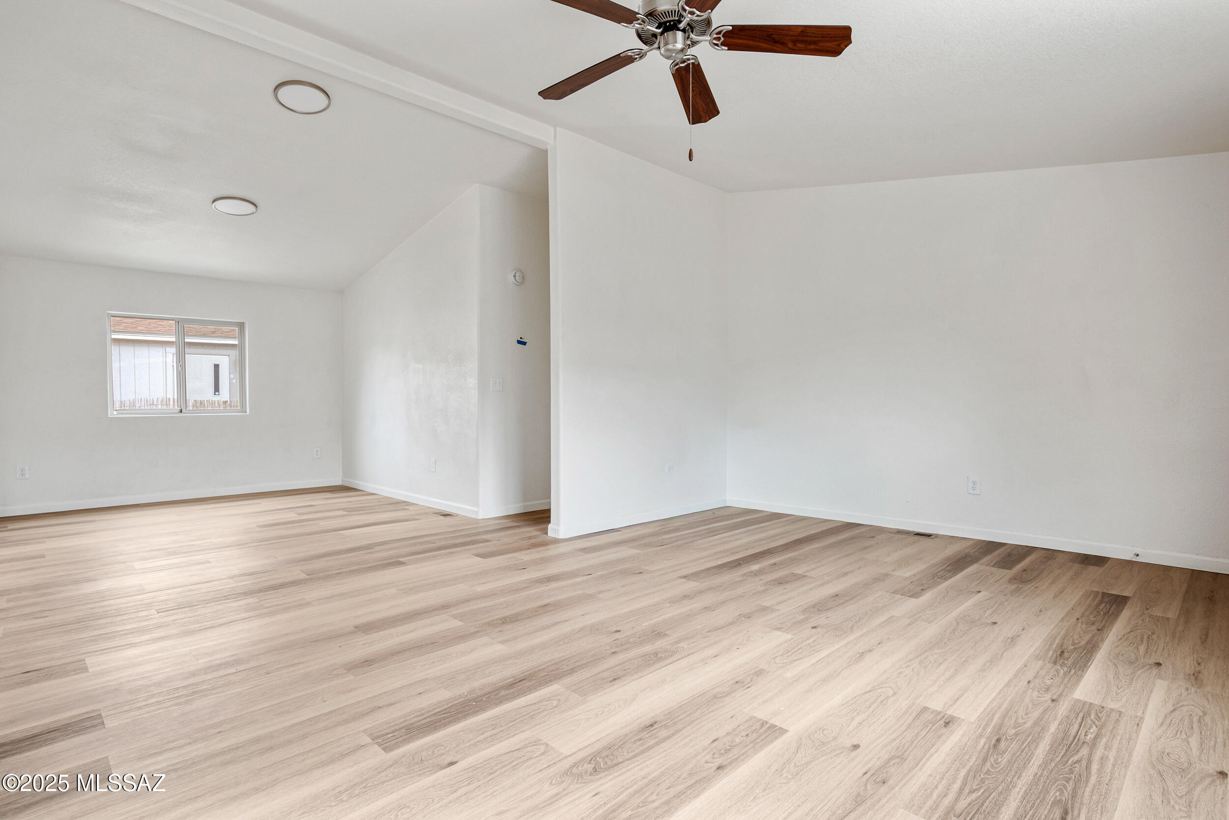 744 West Simmons Road Tucson, AZ 85705 - Photo 4 of 27 Living Room
