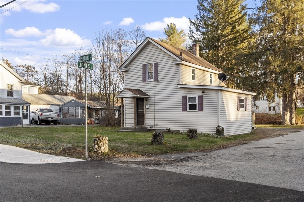 55 South Street Athol, MA 01331 - Photo 2 of 30