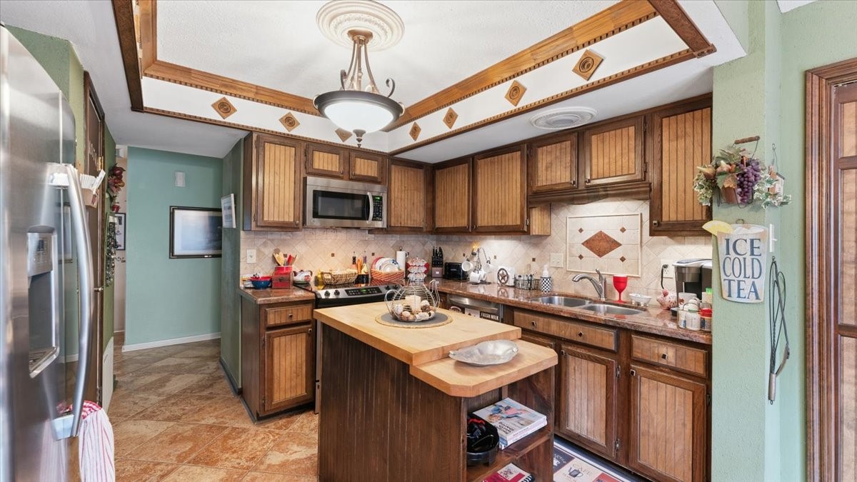 18 Still Glen Court Spring, TX 77381 - Photo 13 of 40 Elegant lighting in a recessed ceiling adds splendor to the decor.