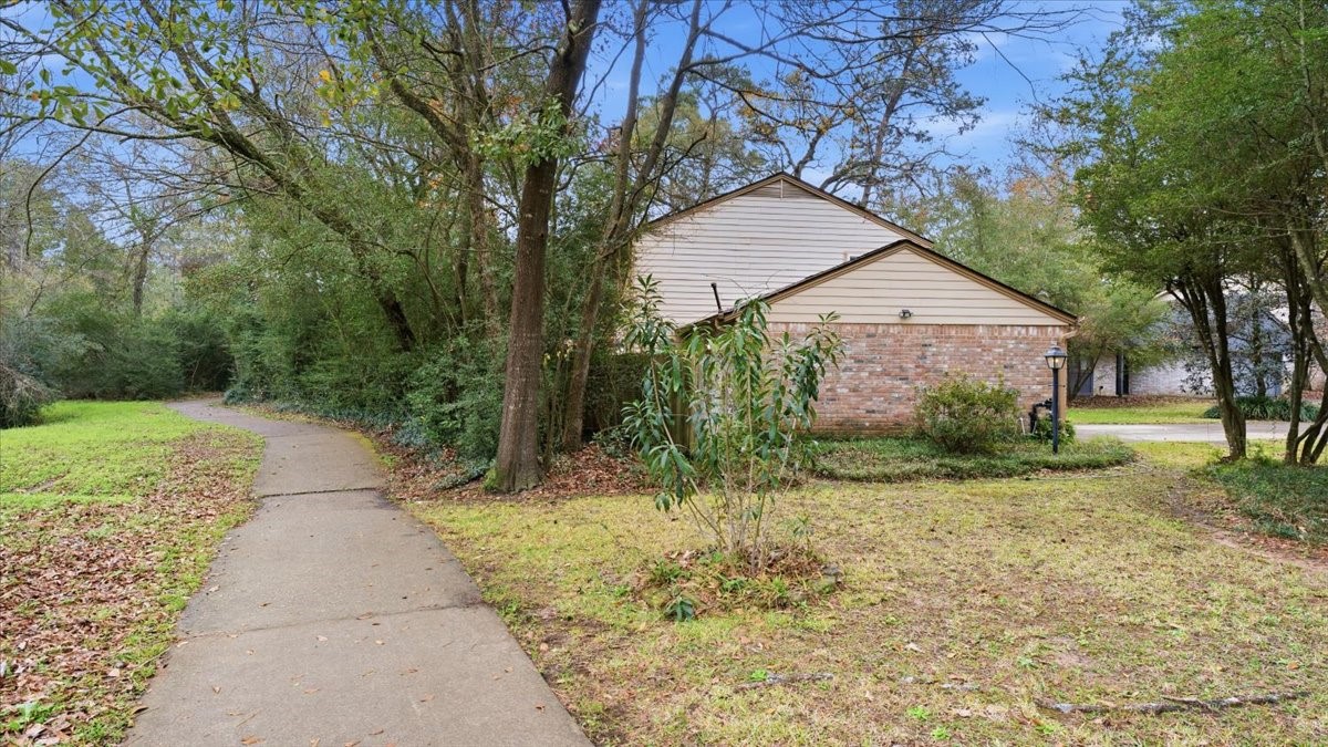 18 Still Glen Court Spring, TX 77381 - Photo 36 of 40 There's the bike trail!