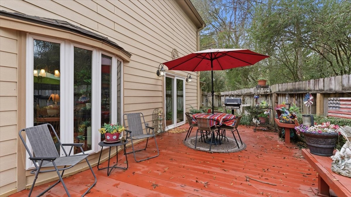 18 Still Glen Court Spring, TX 77381 - Photo 4 of 40 And when it's time for a really good BBQ Picnic, your family and guests will feel right at home here.