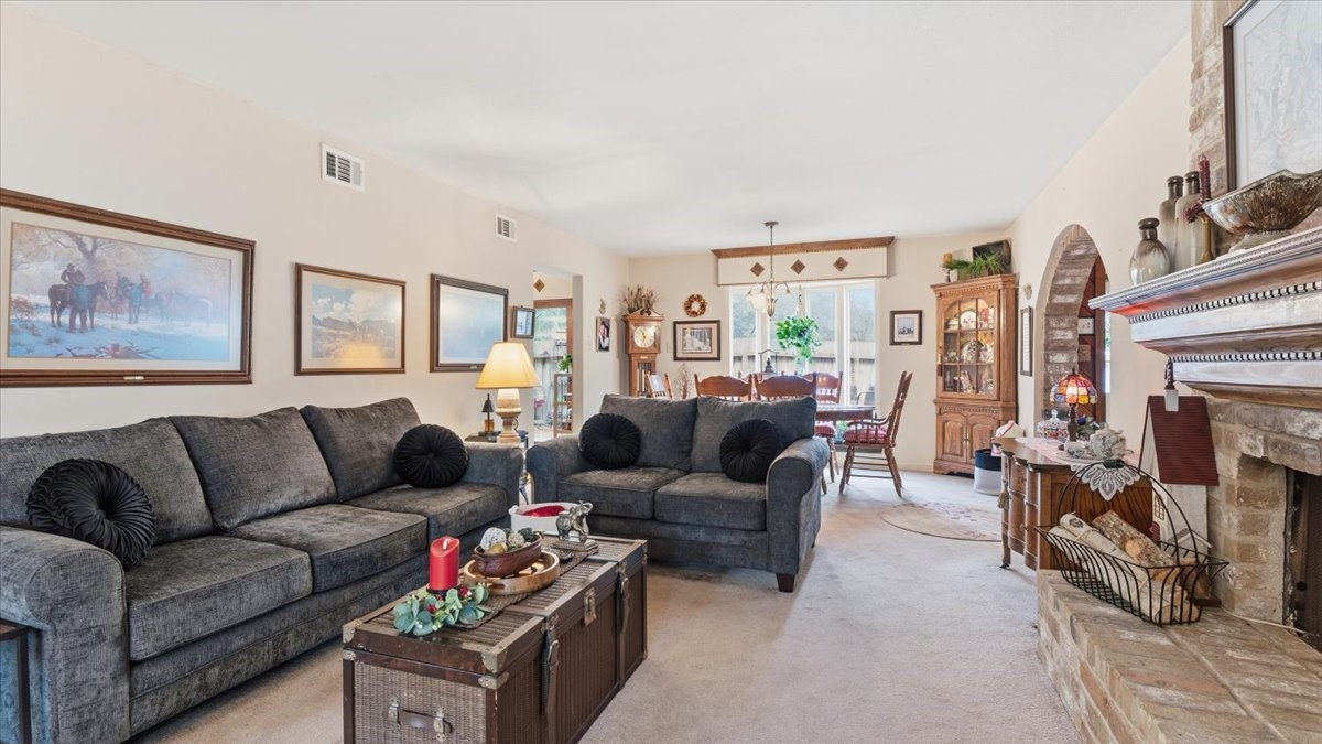 18 Still Glen Court Spring, TX 77381 - Photo 6 of 40 Now let's look at the home. It is a Cozy and Warm environment