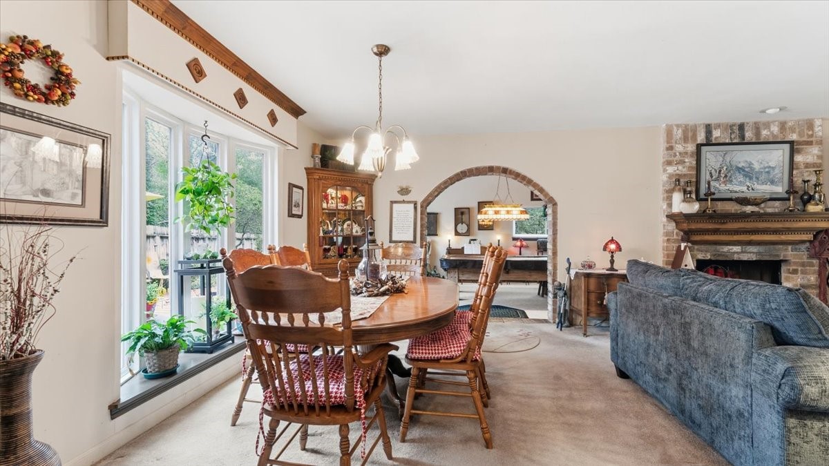 18 Still Glen Court Spring, TX 77381 - Photo 8 of 40 Then imagine yourself serving your favorite dishes to your family and guests here.