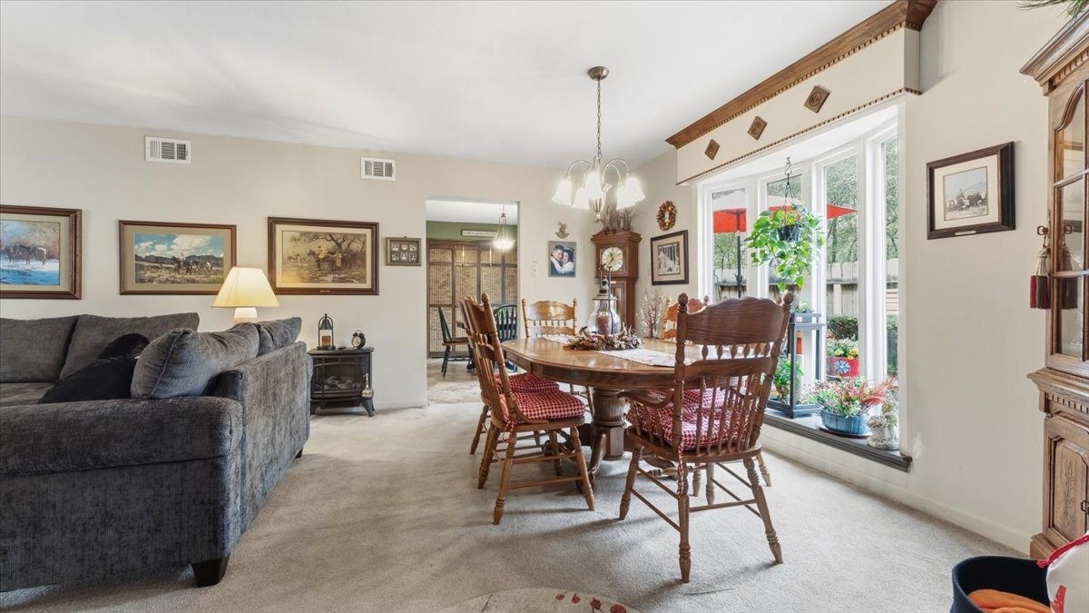 18 Still Glen Court Spring, TX 77381 - Photo 9 of 40 Where you have an open concept and easy access to the kithcen.