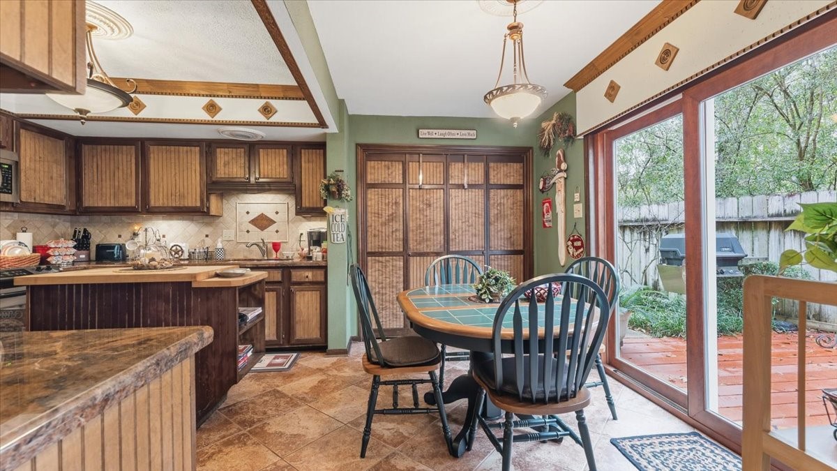 18 Still Glen Court Spring, TX 77381 - Photo 10 of 40 From the dining room we now enter the heart of the home where everyone enjoys making their first cup of coffee for the day.