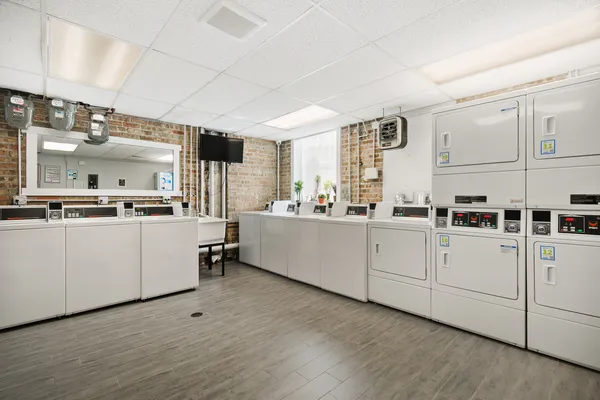 $1,523 | 6111 North Winthrop Avenue, Unit 1, Chicago, IL 60660