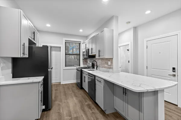 $1,523 | 6111 North Winthrop Avenue, Unit 1, Chicago, IL 60660