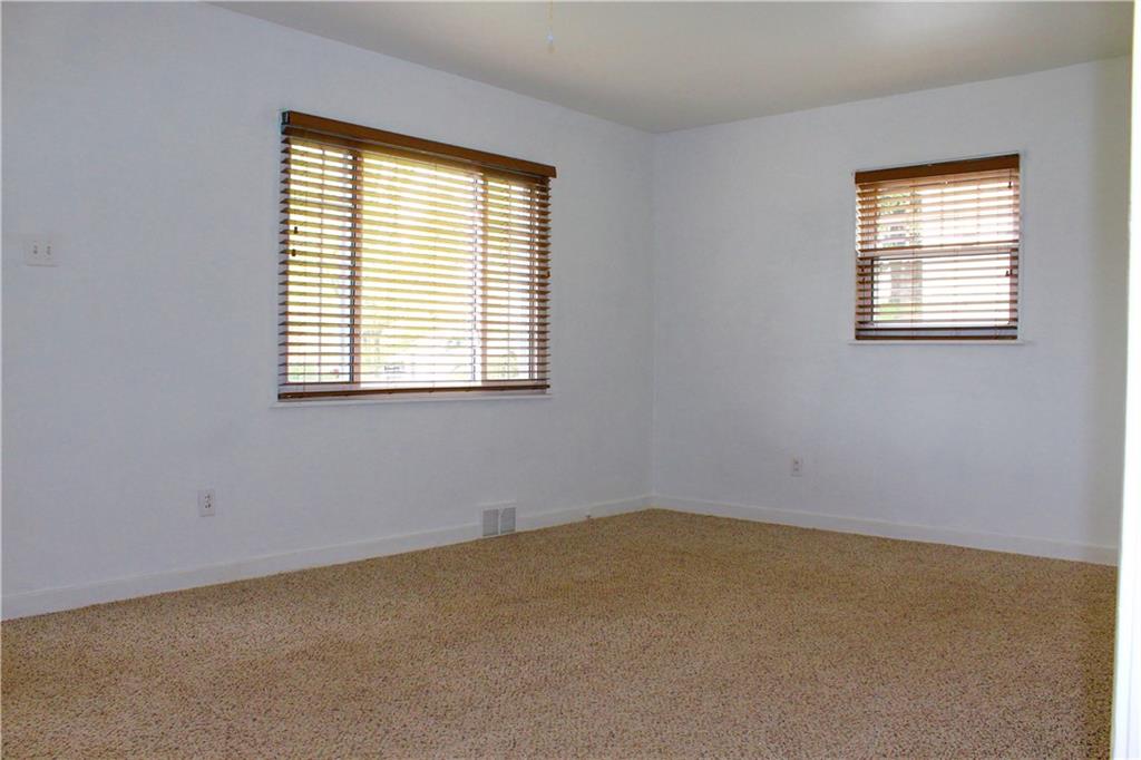 420 Bechman Street Springdale, PA 15144 - Photo 9 of 16 Living Room