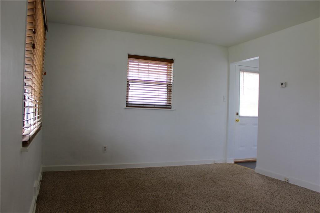 420 Bechman Street Springdale, PA 15144 - Photo 10 of 16 Living Room