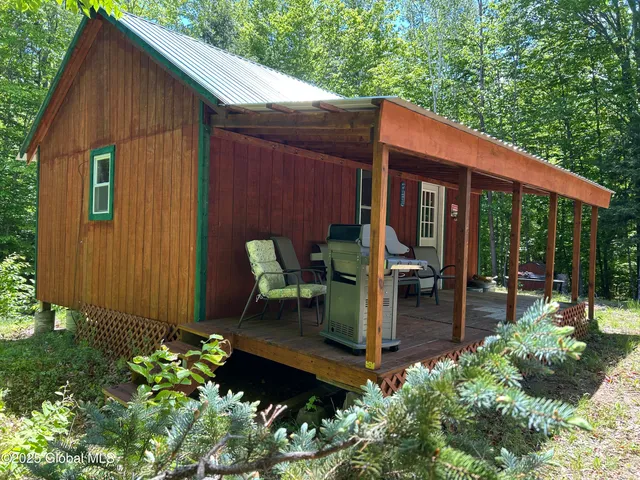 $143,000 | 10 West Tucker Road, Stony Creek, NY 12878