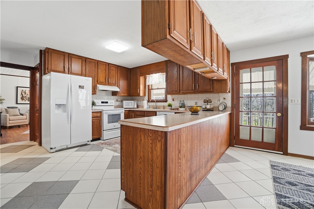 7553 Coffin Station Road Springfield, OH 45502 - Photo 46 of 95 This spacious kitchen offers ample cabinetry and an inviting atmosphere perfect for casual meals.