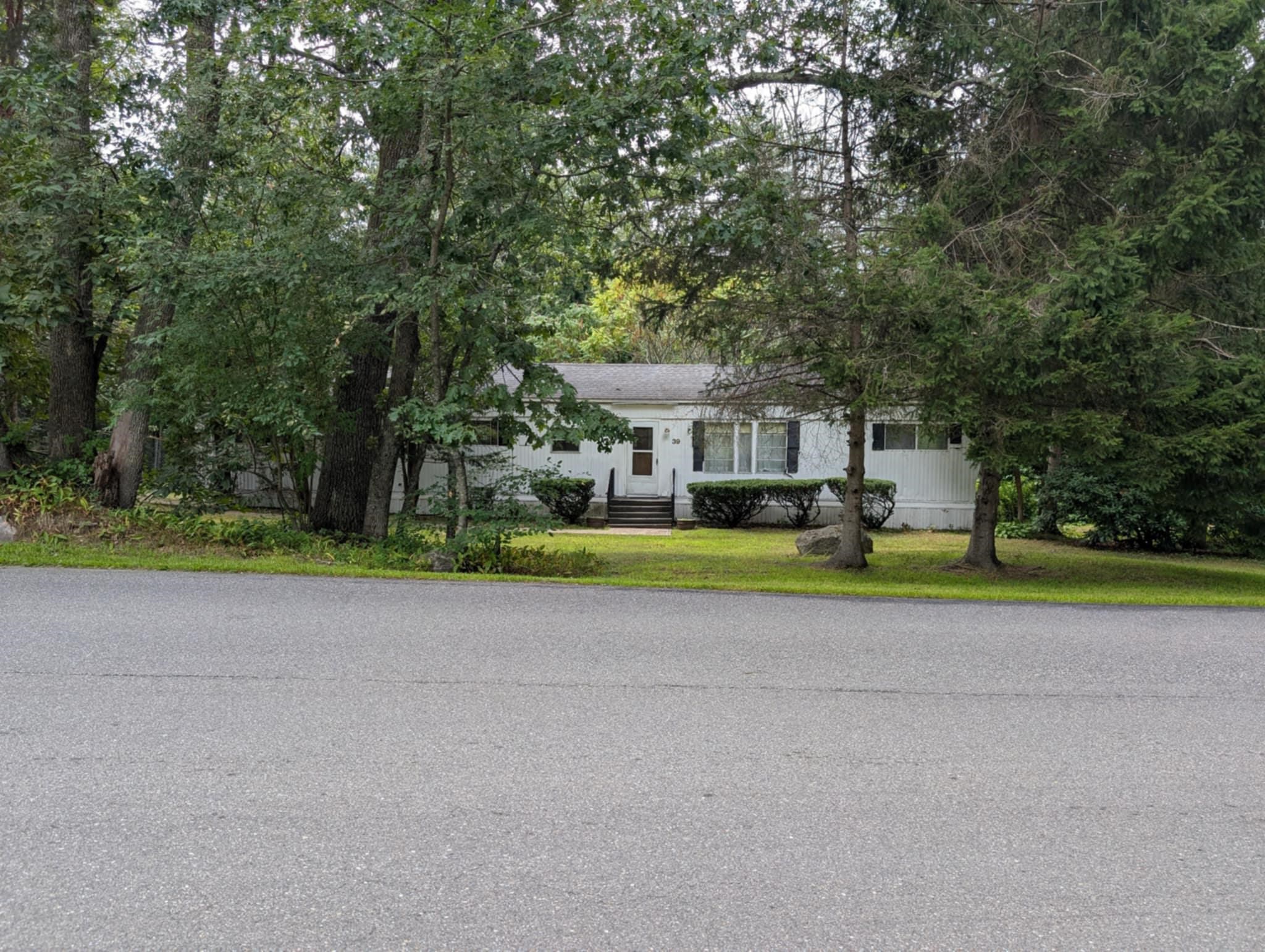 39 Goodhue Road Derry, NH 03038 - Photo 4 of 18