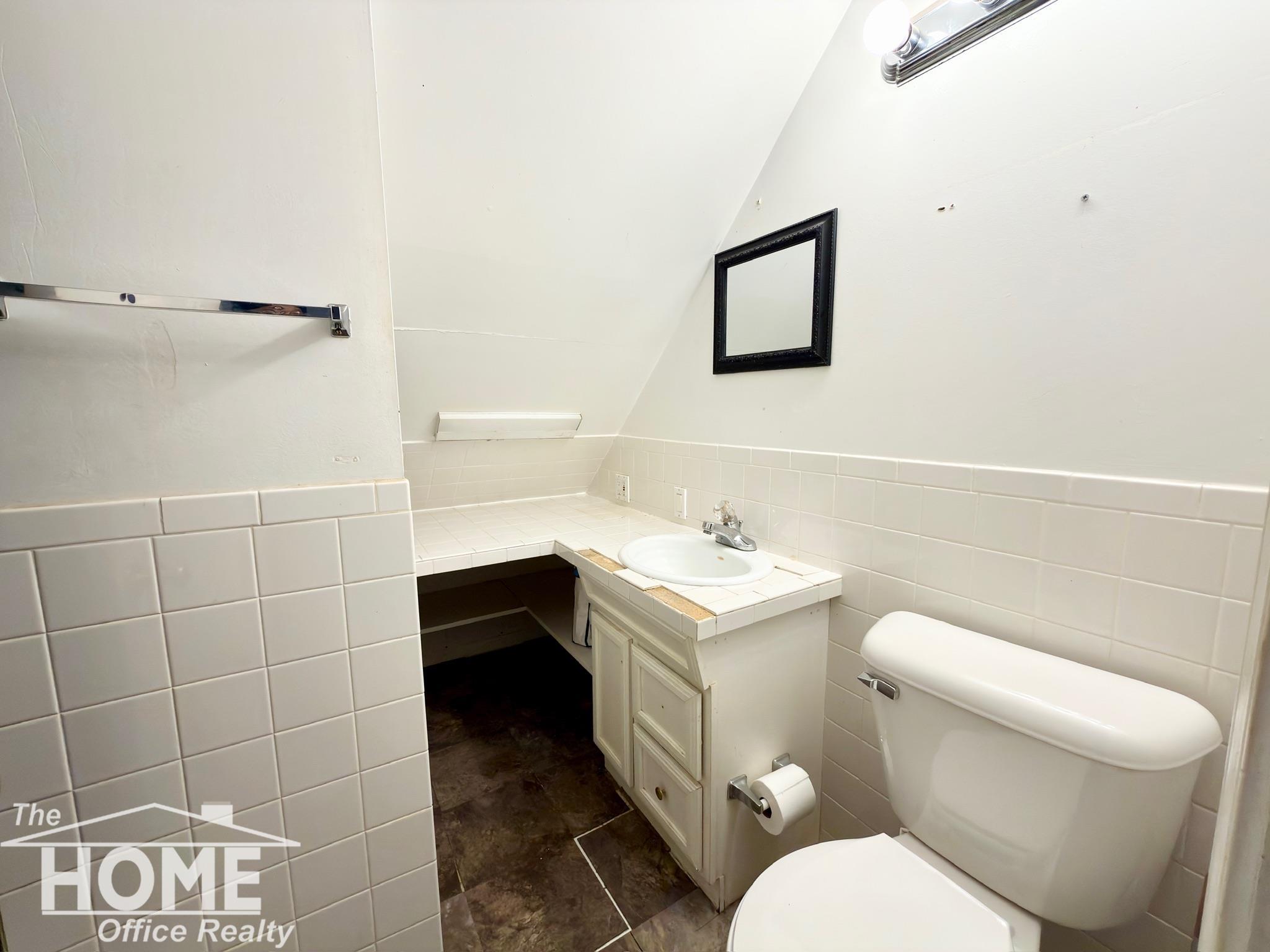 2624 Miller Road Flint, MI 48503 - Photo 16 of 22 50197463-597980f5-a22c-405d-a1b5-d2057f582cb3.JPG