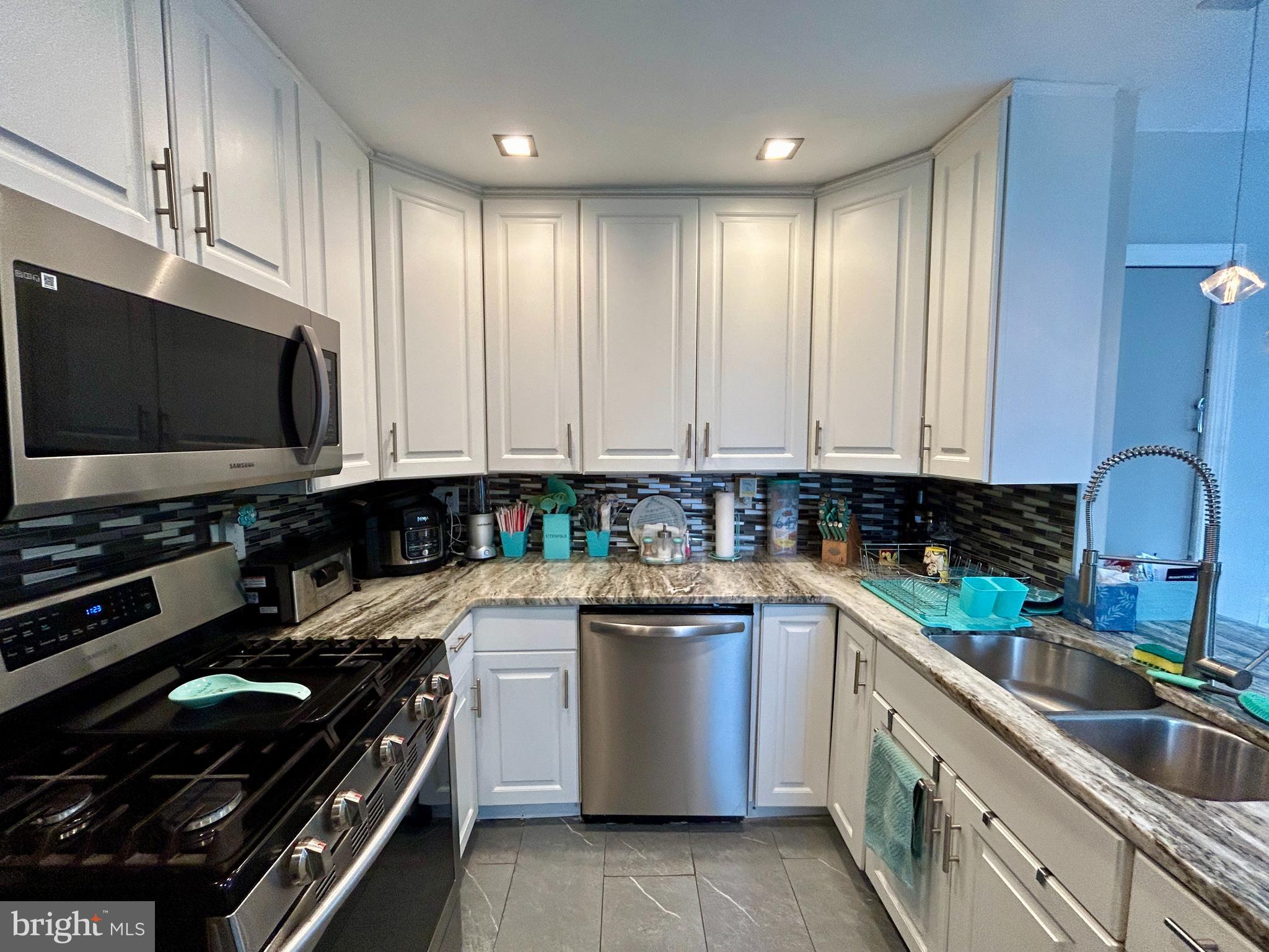 321 Stone Road Clementon, NJ 08021 - Photo 5 of 39