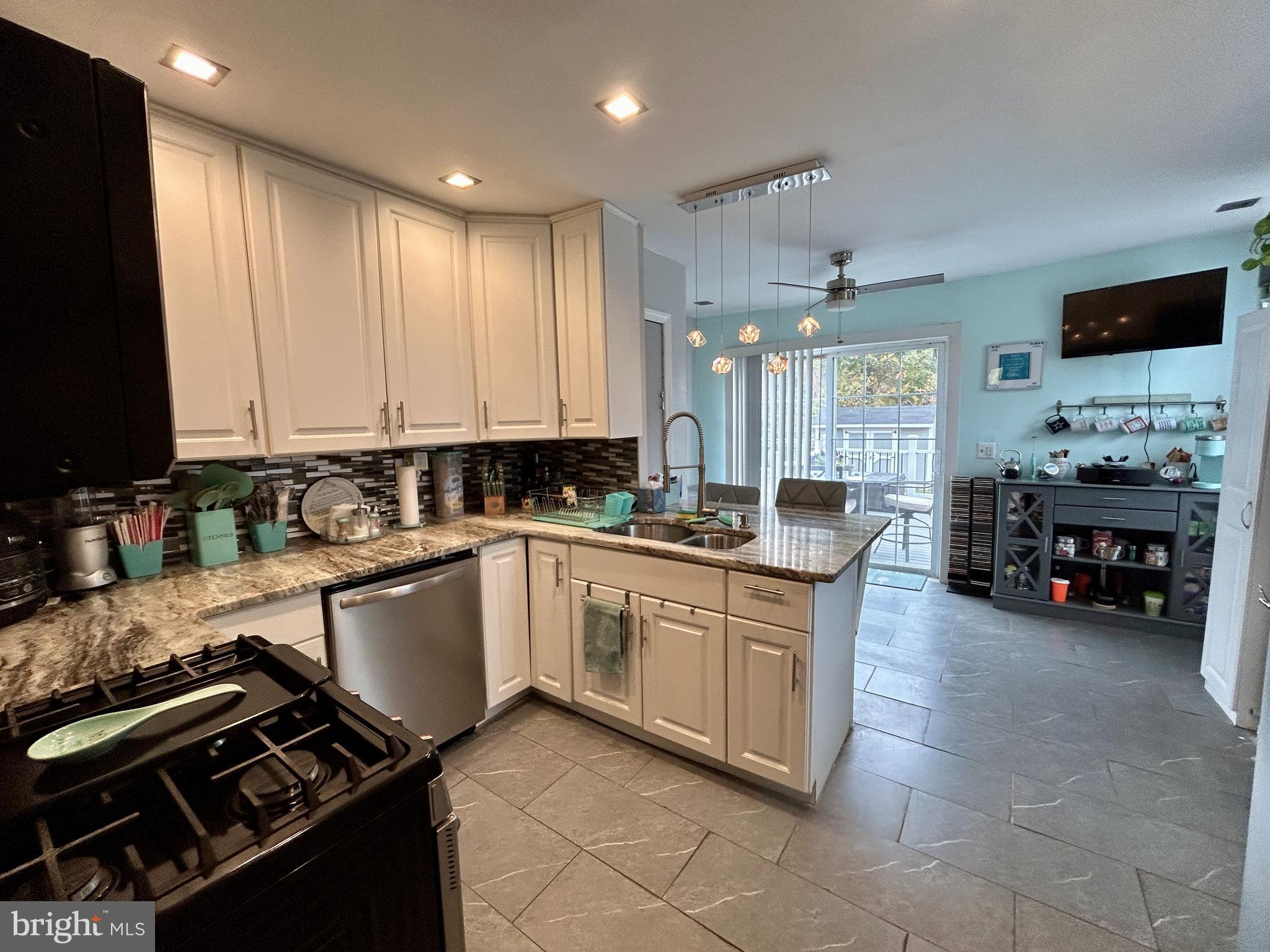 321 Stone Road Clementon, NJ 08021 - Photo 9 of 39