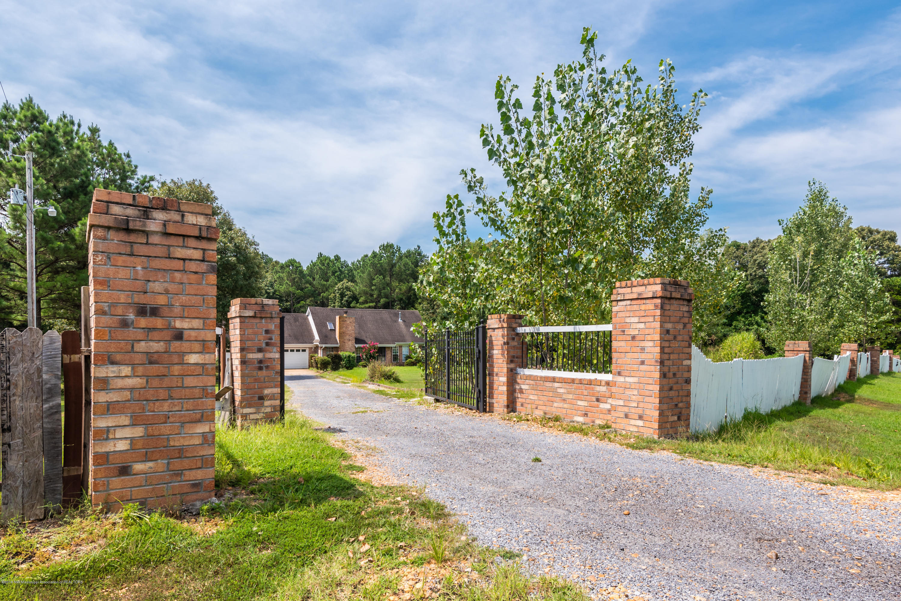 6229 Marianna Road Holly Springs, MS 38635 - Photo 2 of 23 DSC_1029