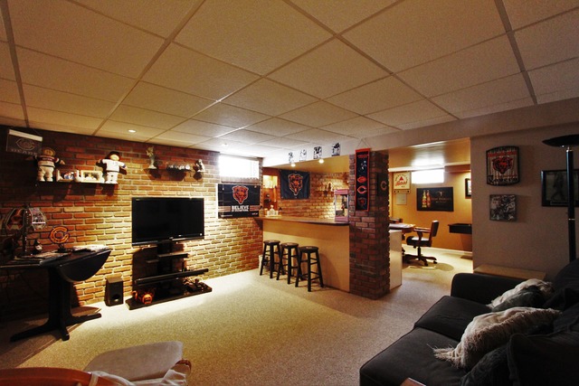 235 Grandin Road Morris, IL 60450 - Photo 15 of 20 a living room with furniture and a flat screen tv
