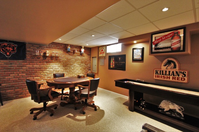 235 Grandin Road Morris, IL 60450 - Photo 16 of 20 a workspace with furniture