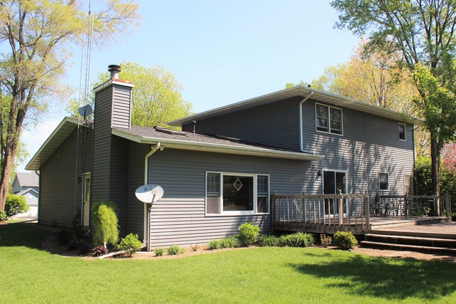 235 Grandin Road Morris, IL 60450 - Photo 19 of 20 a front view of a house with a yard