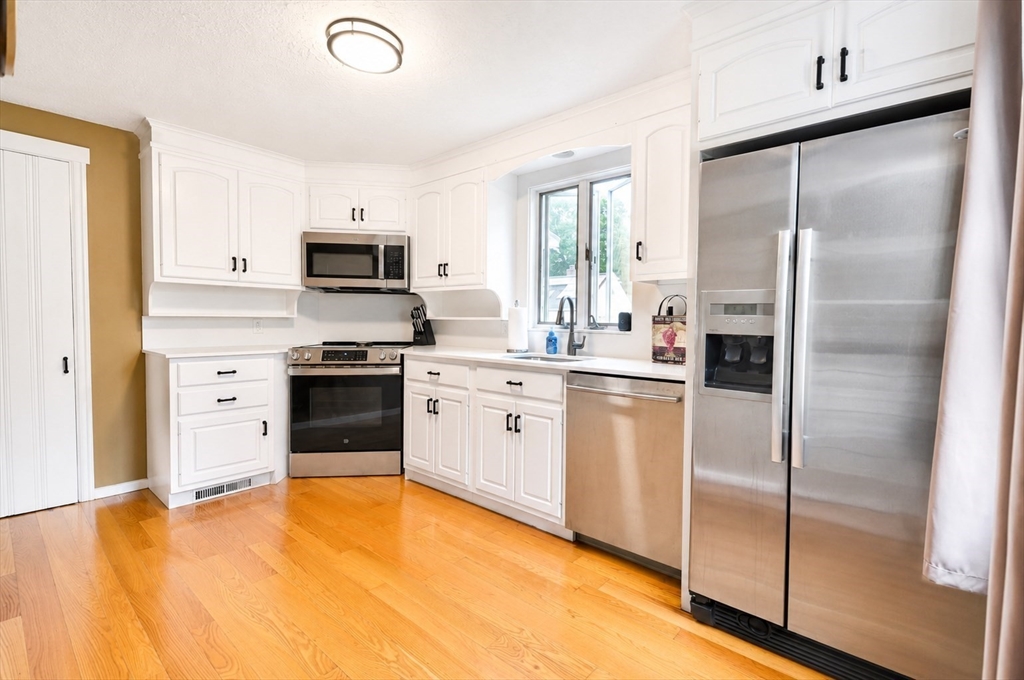 227 Arcadia Boulevard Springfield, MA 01118 - Photo 6 of 17
