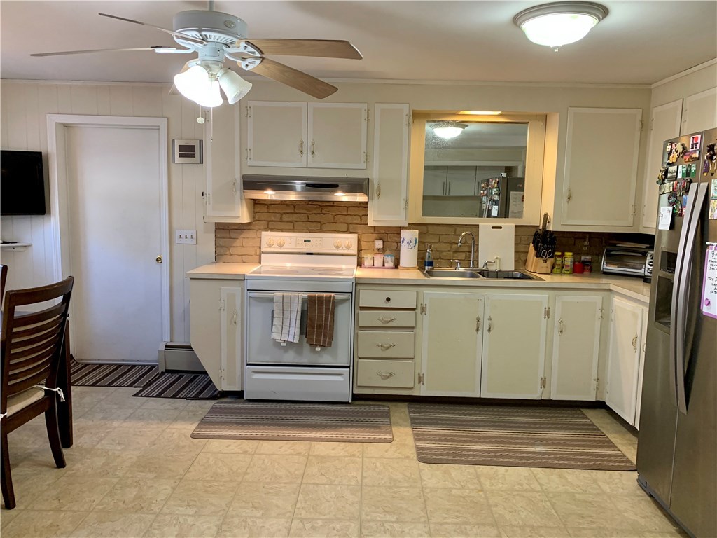 11 3 M Road Coventry, RI 02816 - Photo 8 of 27 Great kitchen space!
