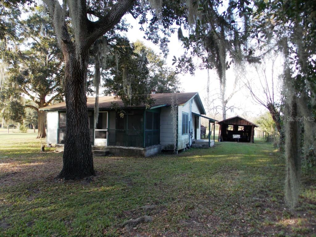 1710 East Wheeler Road Seffner, FL 33584 - Photo 1 of 1