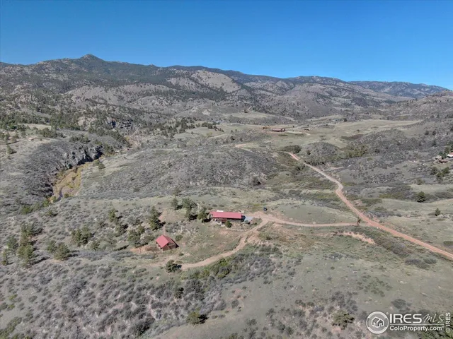 a view of a dry field