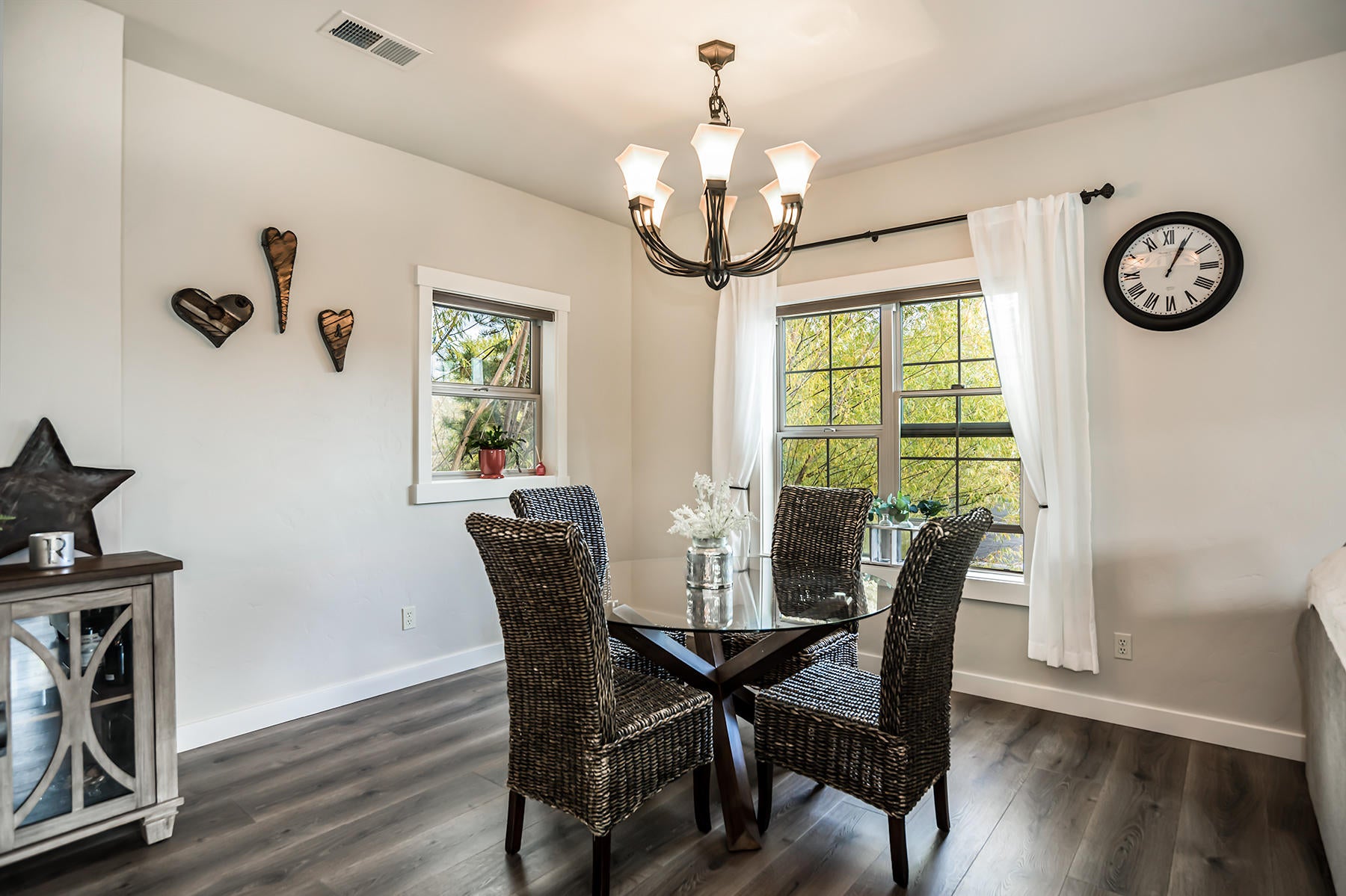 600 Southwest Otter Way Bend, OR 97702 - Photo 19 of 38 Beautiful Dining area in the great room.